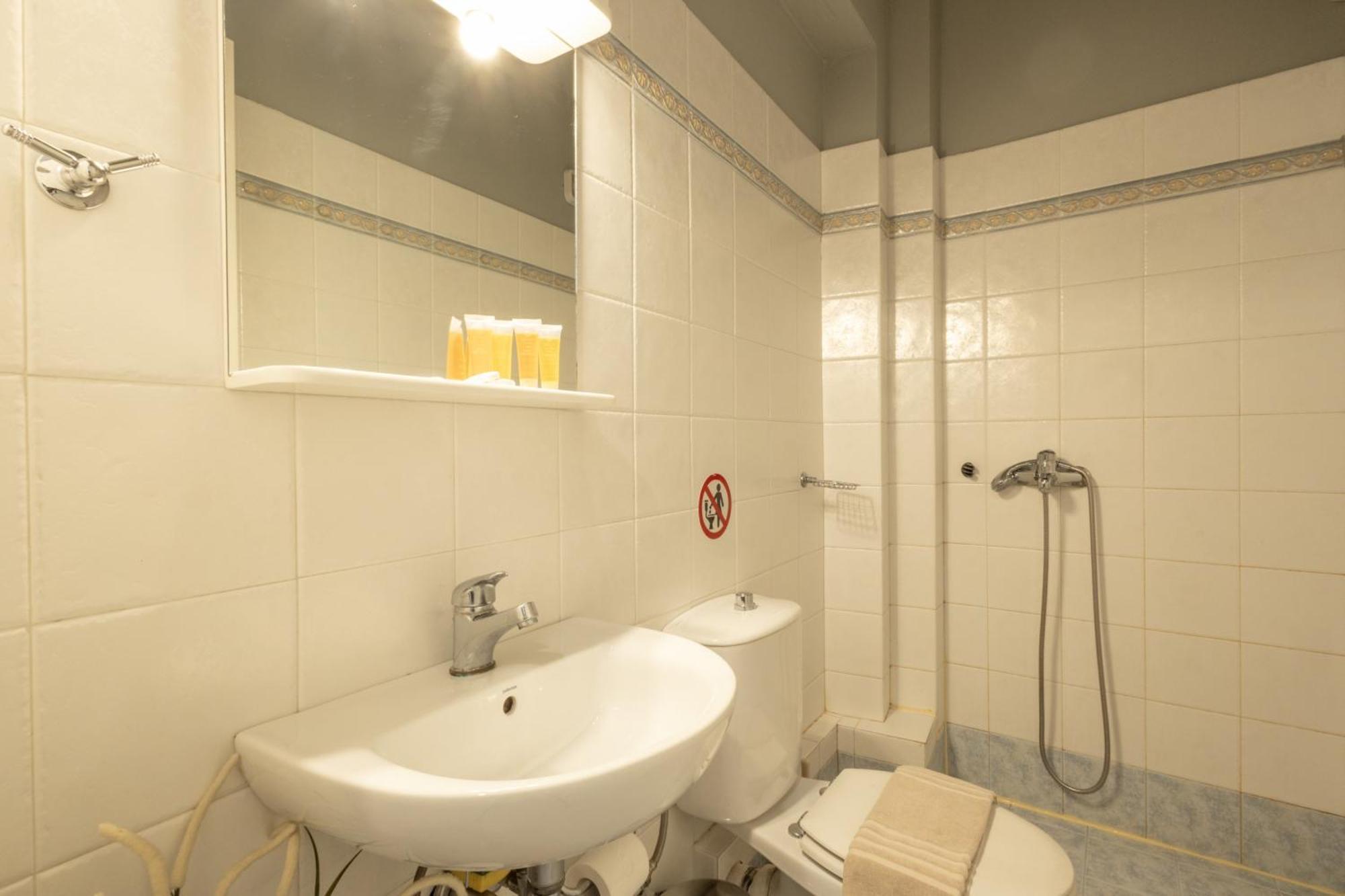 Renovated 3 Bedroom Apt With Acropolis View Афины Экстерьер фото